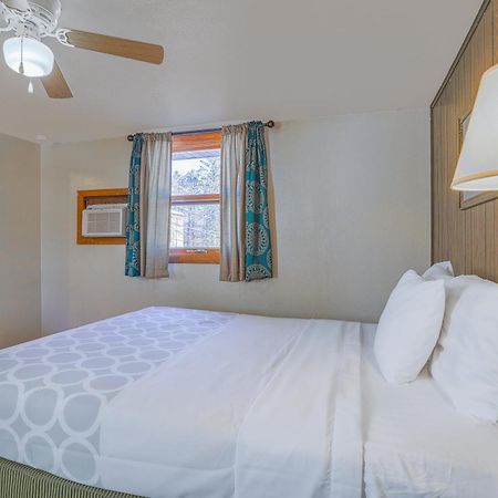 Love Hotels Silver Street By Oyo At Hurley Wi Exteriér fotografie