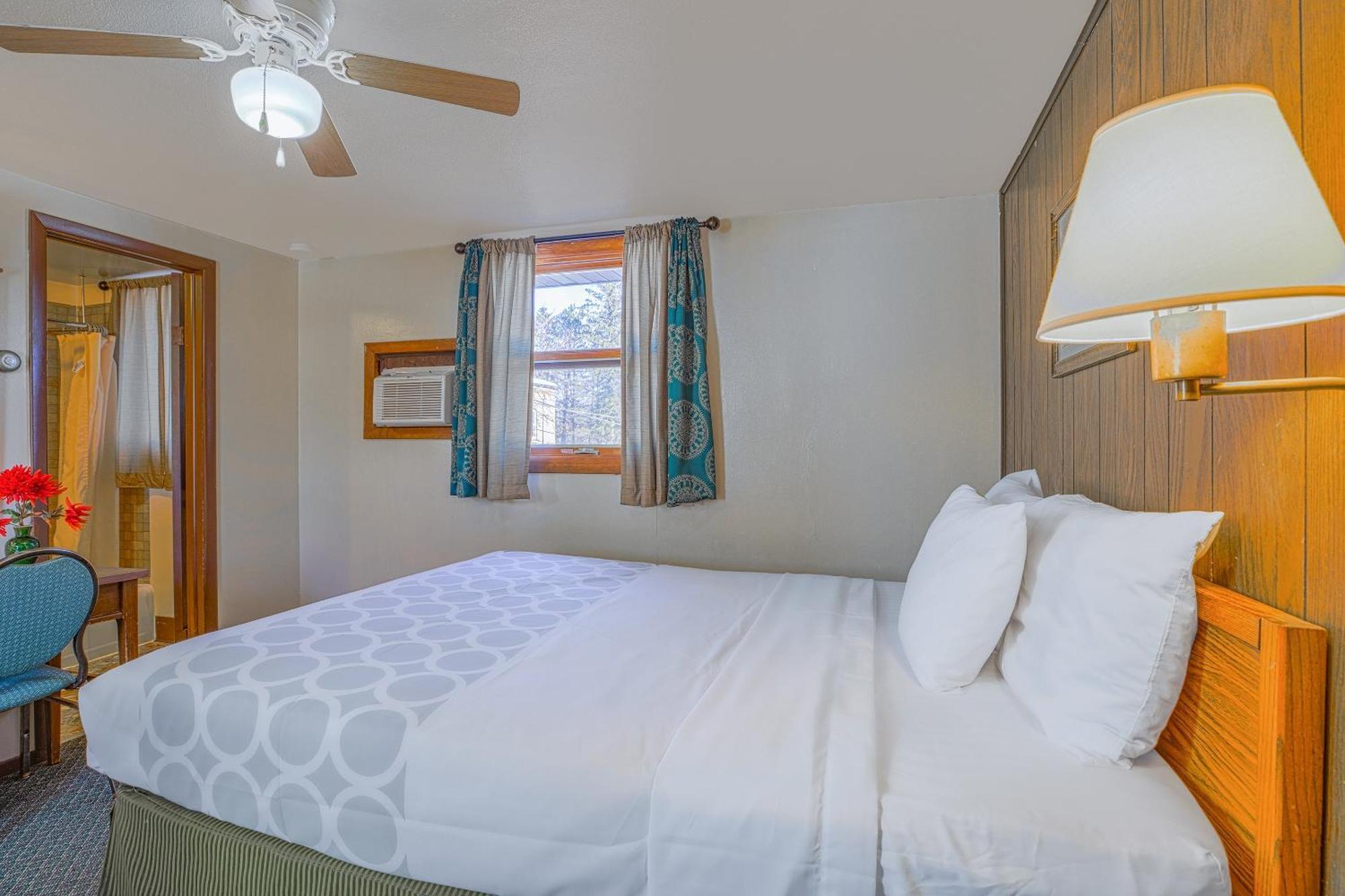 Love Hotels Silver Street By Oyo At Hurley Wi Exteriér fotografie