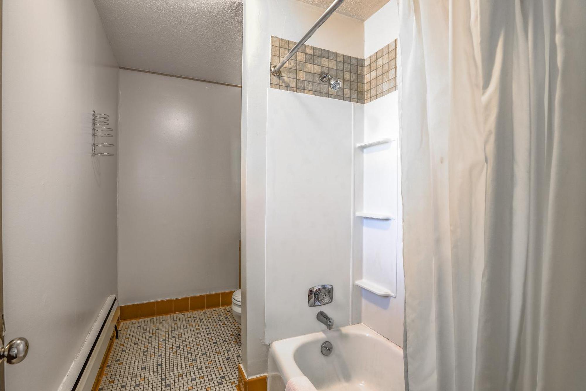 Love Hotels Silver Street By Oyo At Hurley Wi Exteriér fotografie