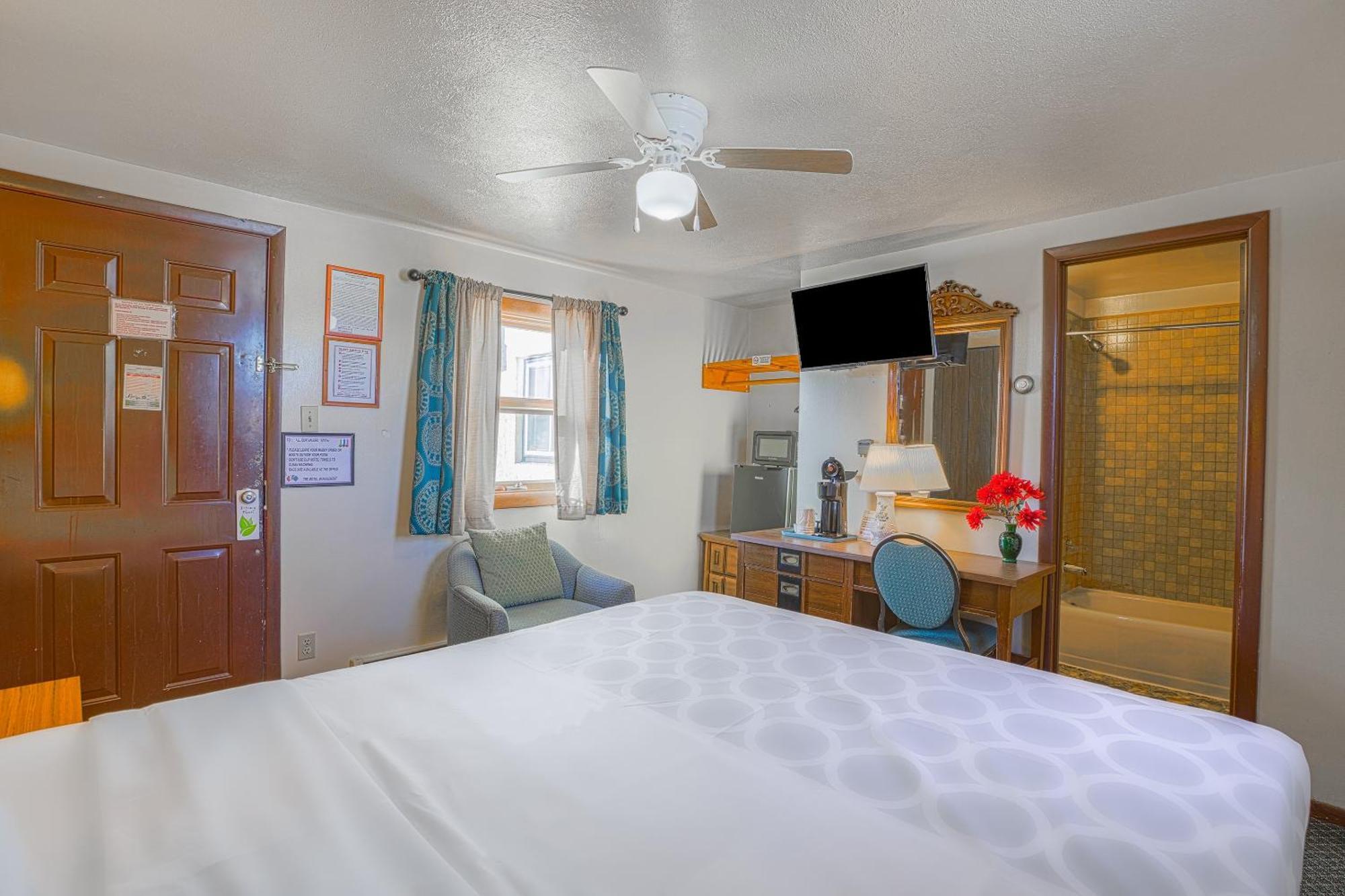 Love Hotels Silver Street By Oyo At Hurley Wi Exteriér fotografie