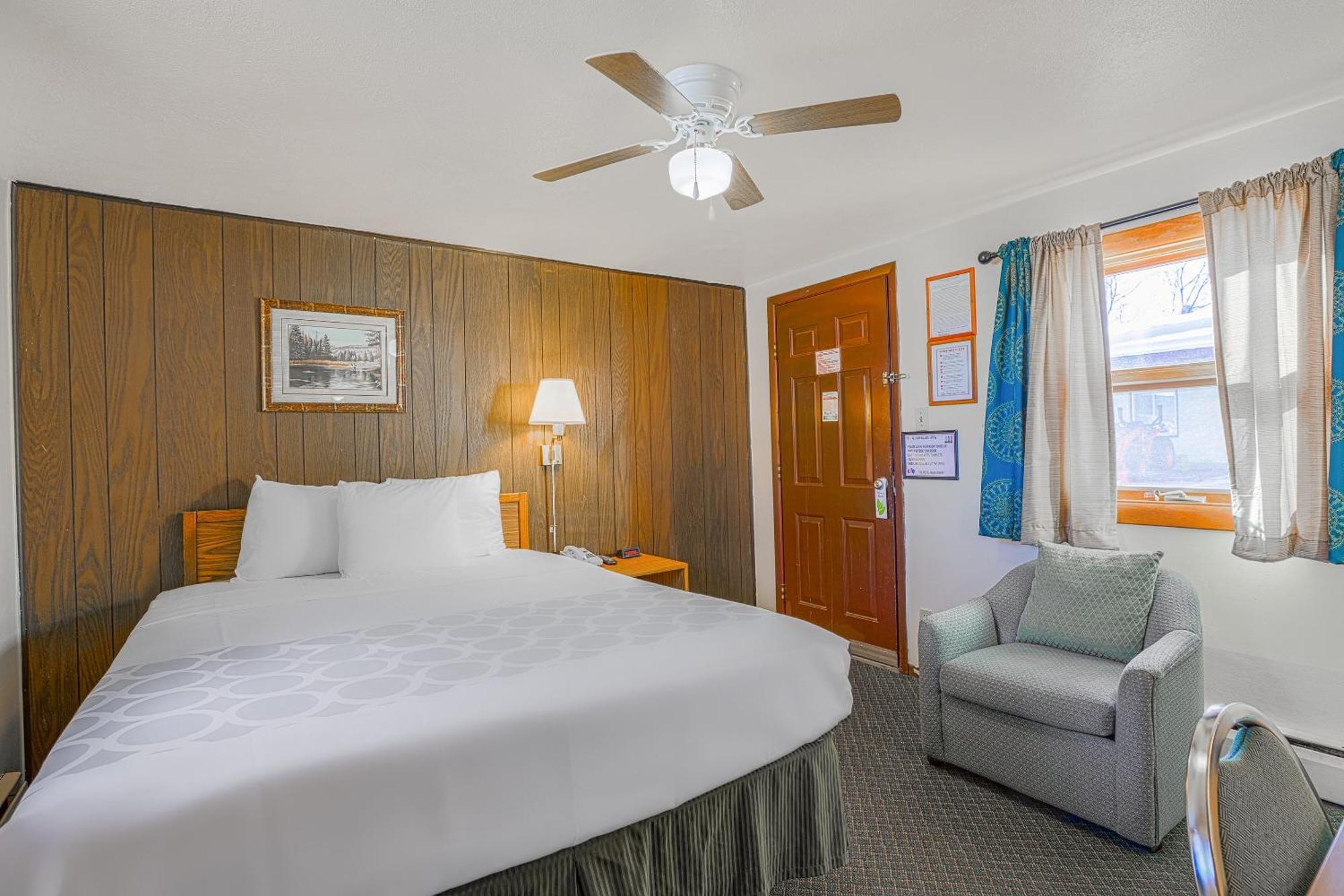 Love Hotels Silver Street By Oyo At Hurley Wi Exteriér fotografie