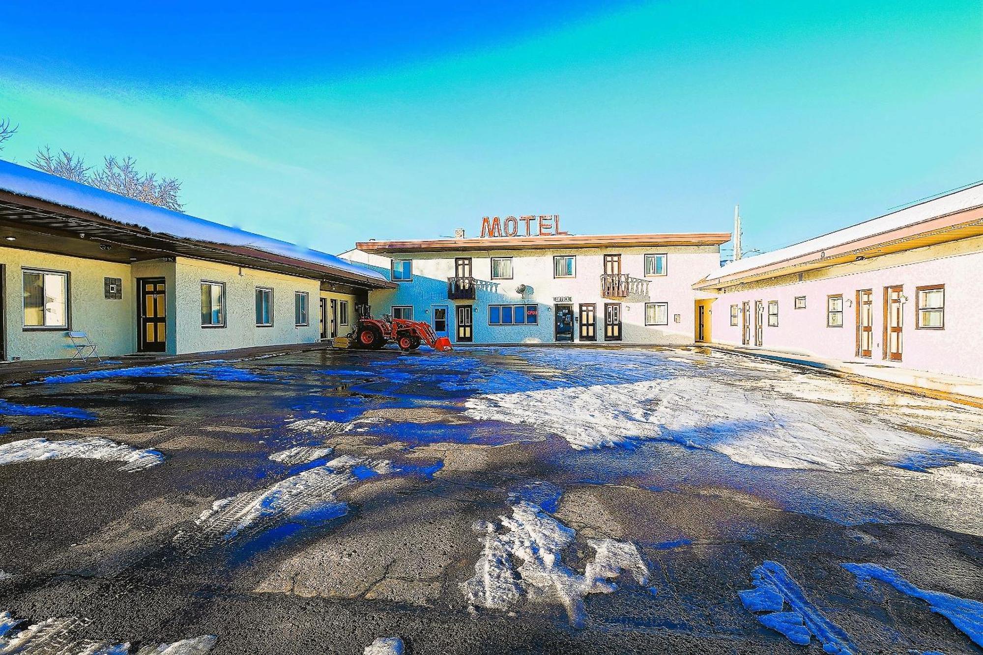 Love Hotels Silver Street By Oyo At Hurley Wi Exteriér fotografie