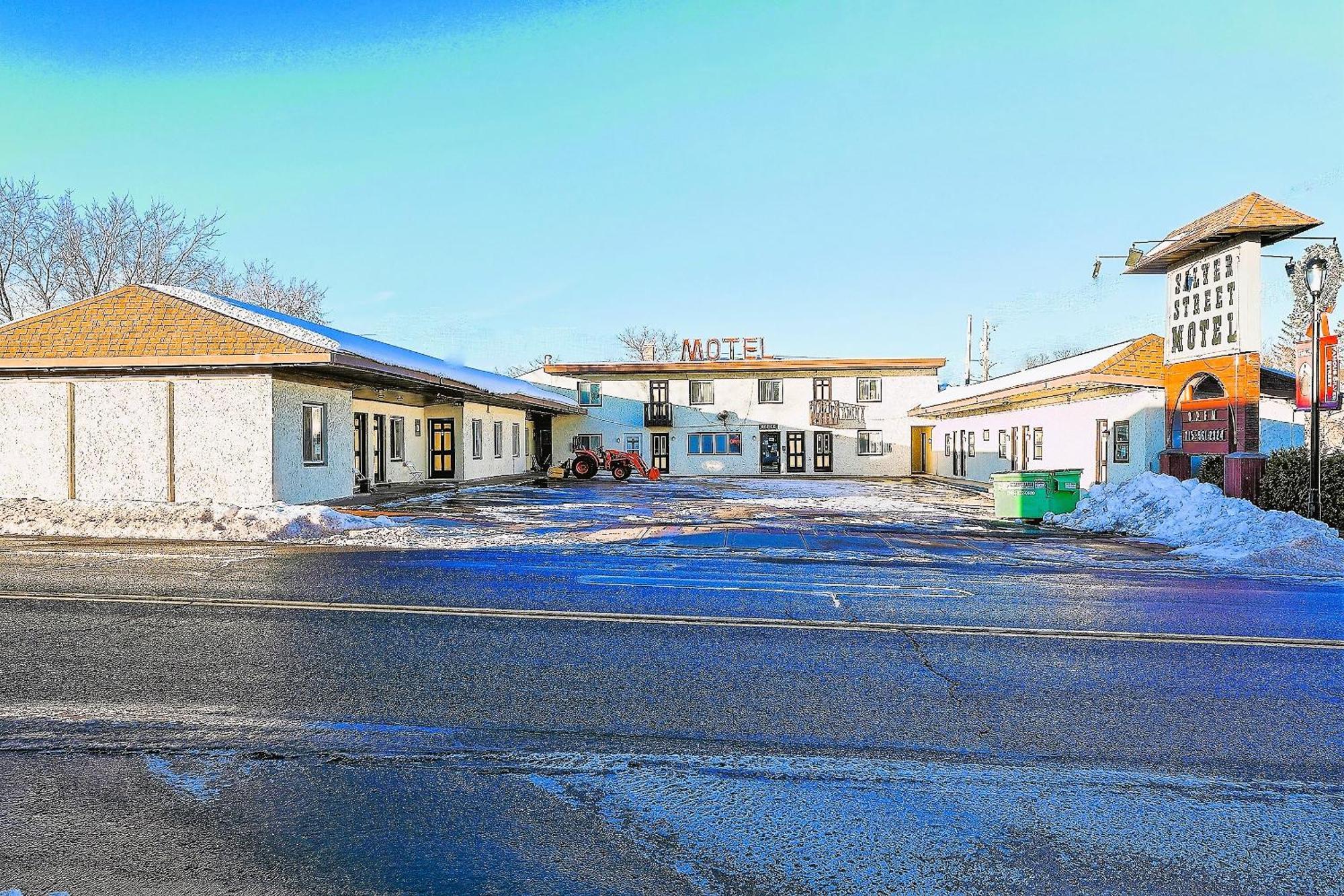 Love Hotels Silver Street By Oyo At Hurley Wi Exteriér fotografie