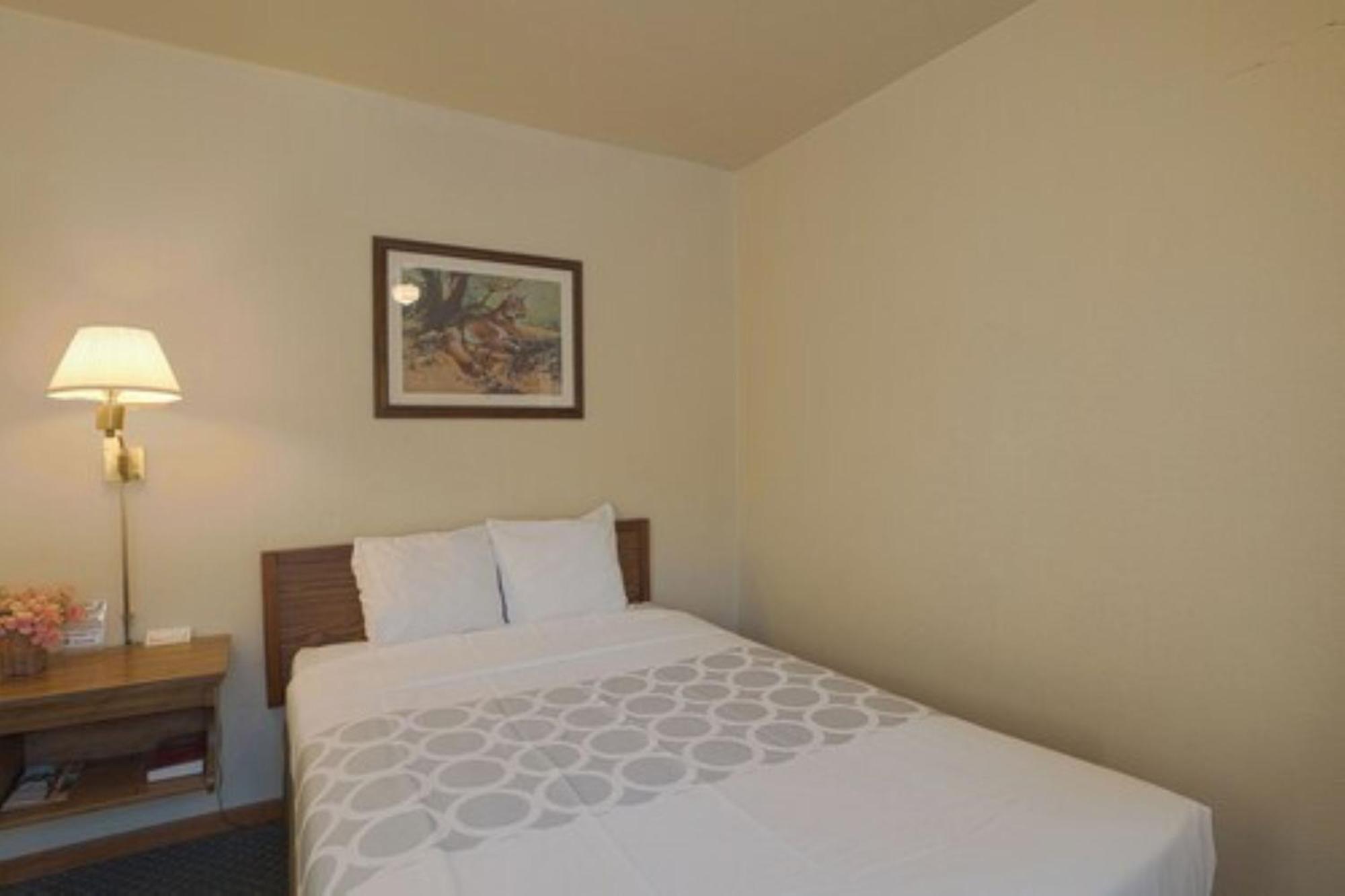 Love Hotels Silver Street By Oyo At Hurley Wi Exteriér fotografie