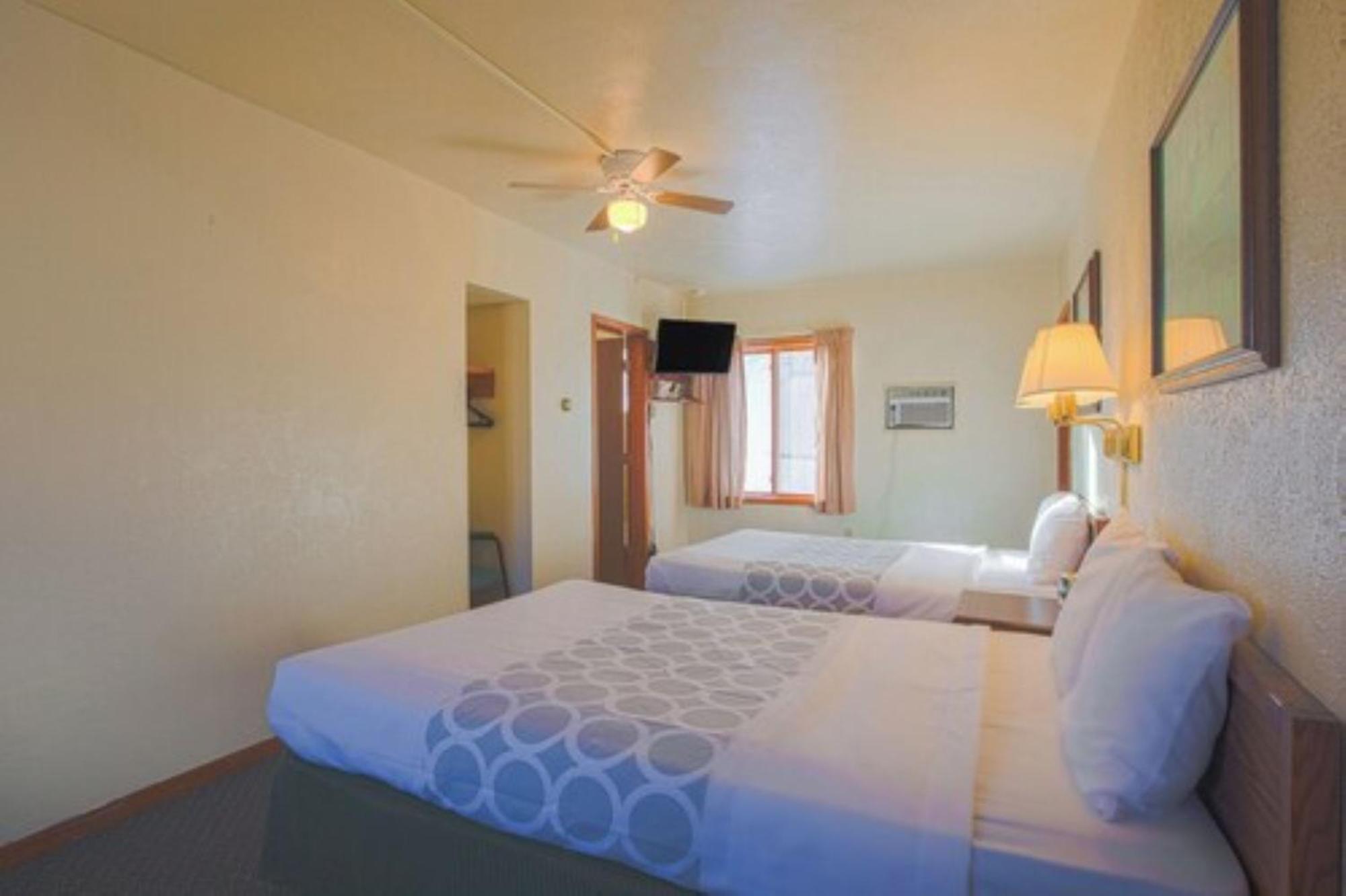 Love Hotels Silver Street By Oyo At Hurley Wi Exteriér fotografie